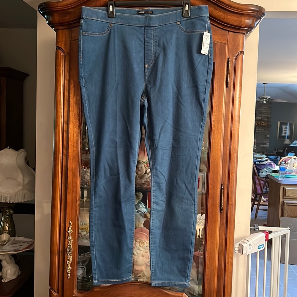 Vera Vera Wang leggings medium wash, size XL. New With Tags!
